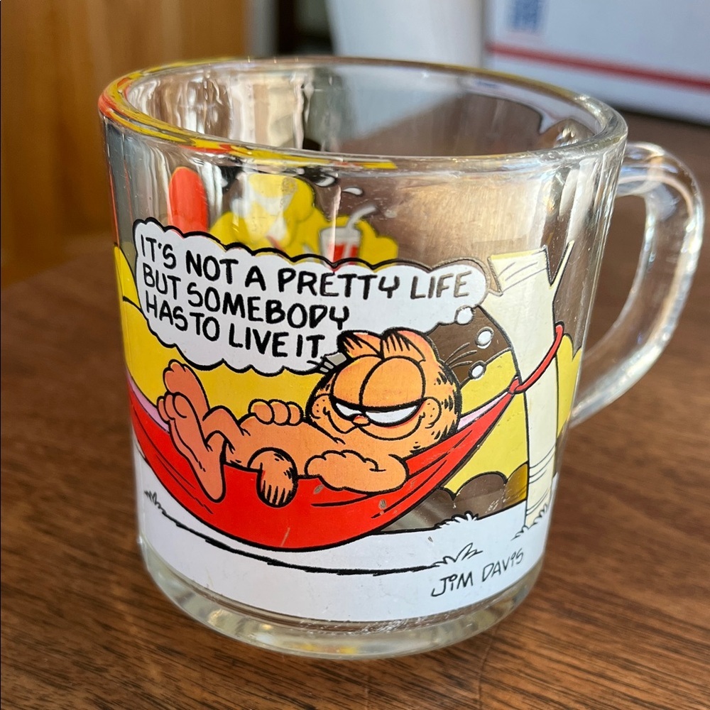 Vintage 1978 McDonalds Garfield Glass Coffee Mug (Hammock)